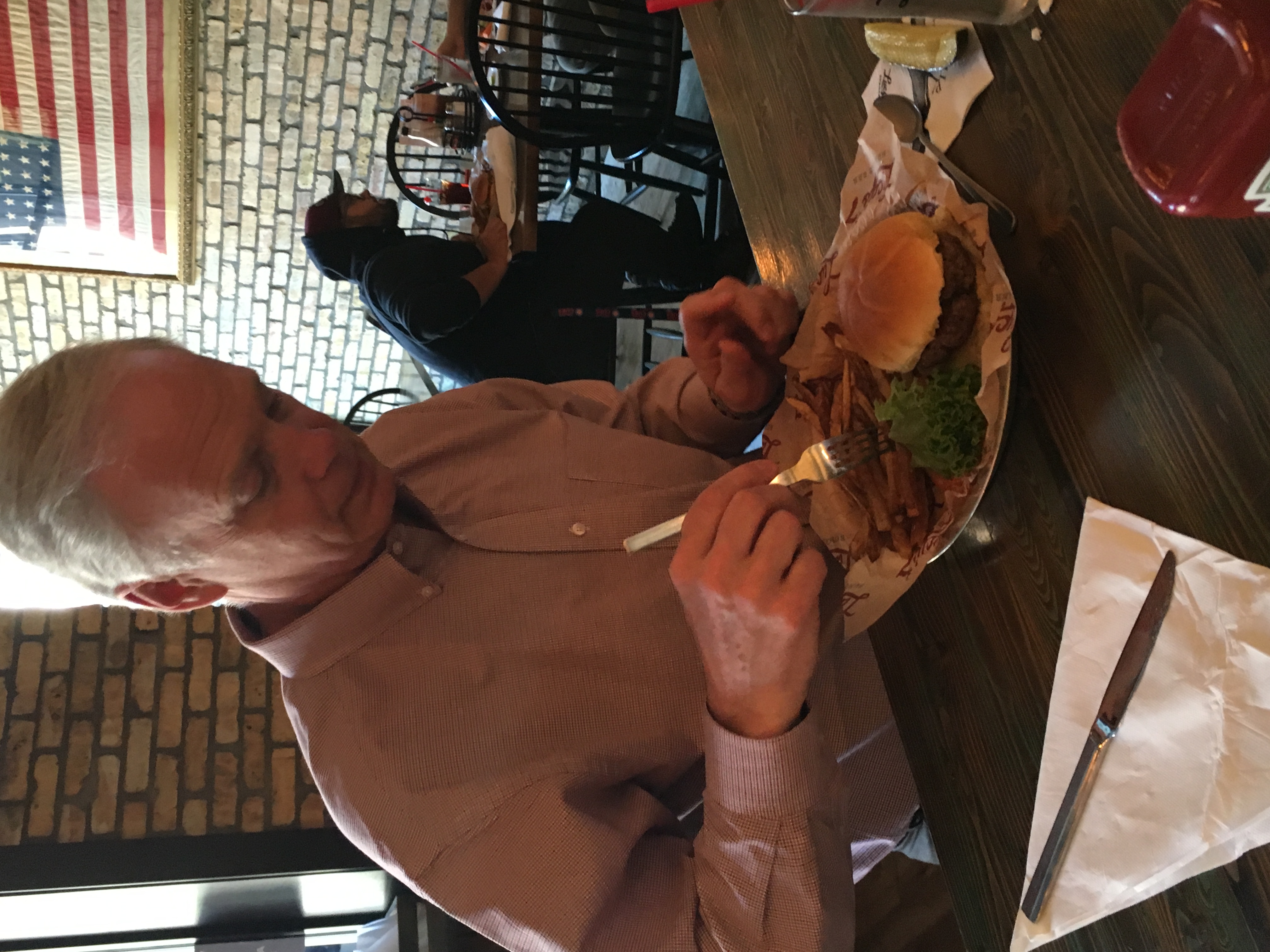 #RonOnTheRoad: Ron Johnson Makes a Stop at  Lucy’s #7 Burger Bar in Beloit for #SnackTime