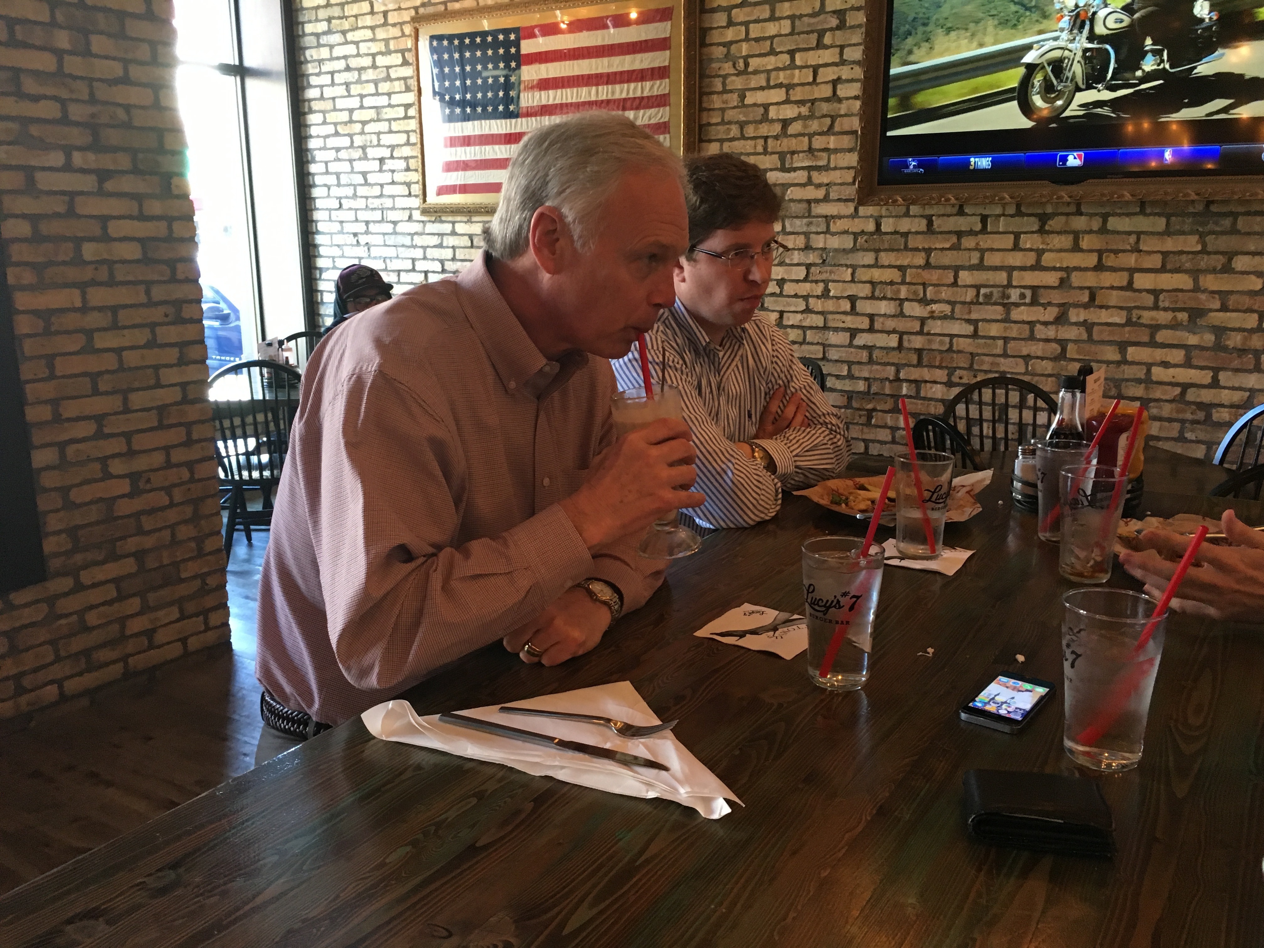 #RonOnTheRoad: Ron Johnson Makes a Stop at  Lucy’s #7 Burger Bar in Beloit for #SnackTime