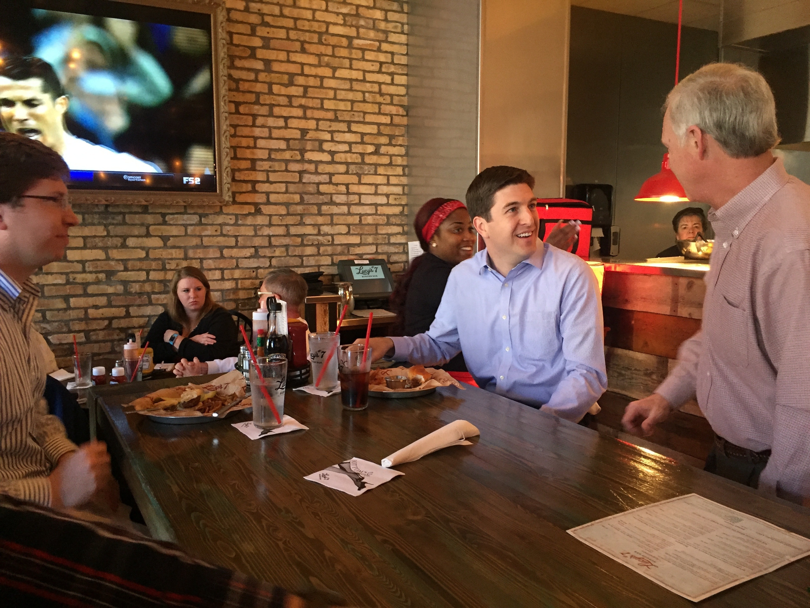 #RonOnTheRoad: Ron Johnson Makes a Stop at  Lucy’s #7 Burger Bar in Beloit for #SnackTime